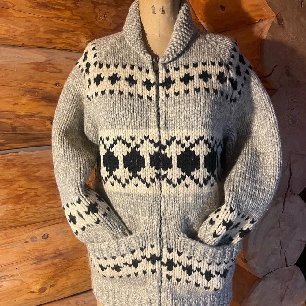 Cozy Gray and Black Vintage 1950’s Cowichan style sweater Knit Cardigan